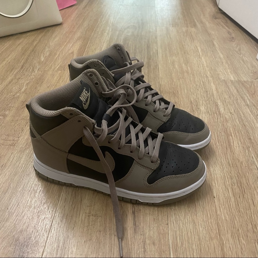 Nike Dunk High “Moon Fossil”